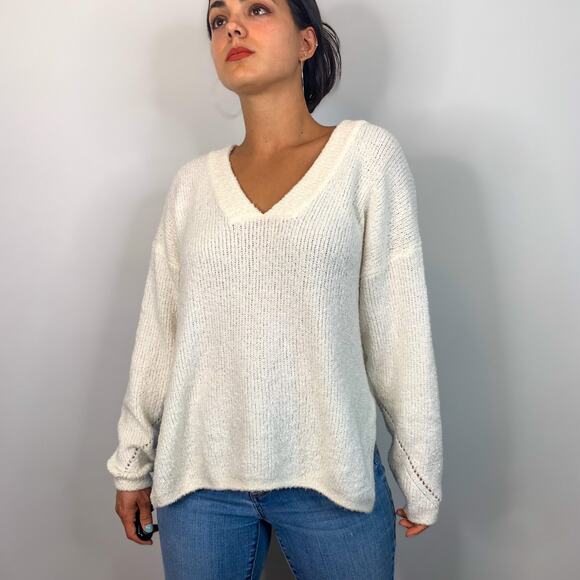 Urban Outfitters White V-Neck Oversized Knit Sweater - Picture 6 of 8